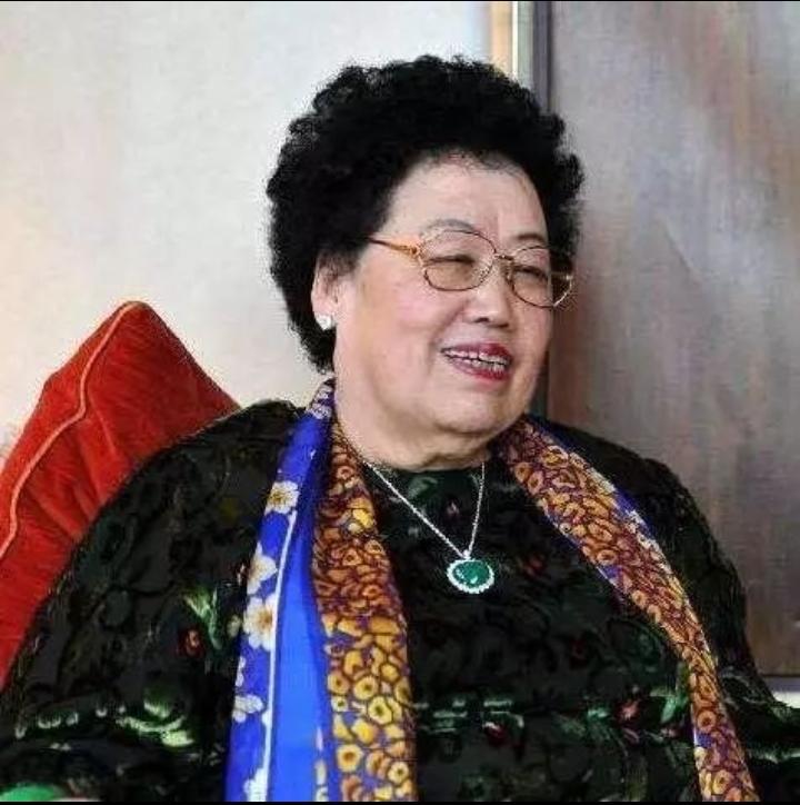 最近女企业家陈丽华因病医治无效去世的消息刷屏，大家最关心的就是她那几百亿身家。