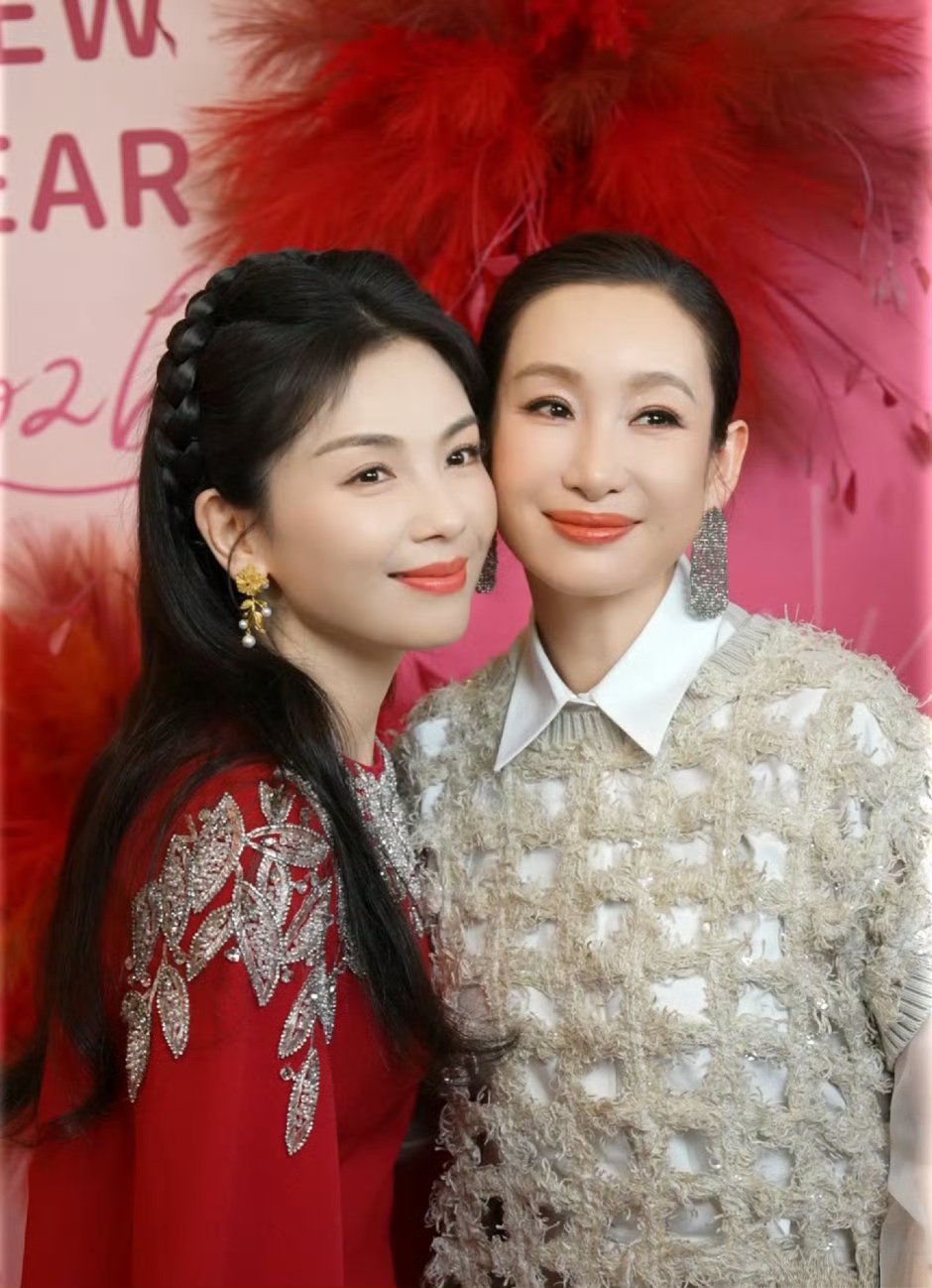 这两张是不是没有发过第二张就之前yxh发过几条，感觉亲亲闺蜜手上还有好些跟刘涛的