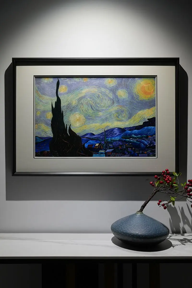 跨界苏绣星月夜，东西方美学撞色惊艳 柔丝织旋涌星河盛景，走线分星云流转...