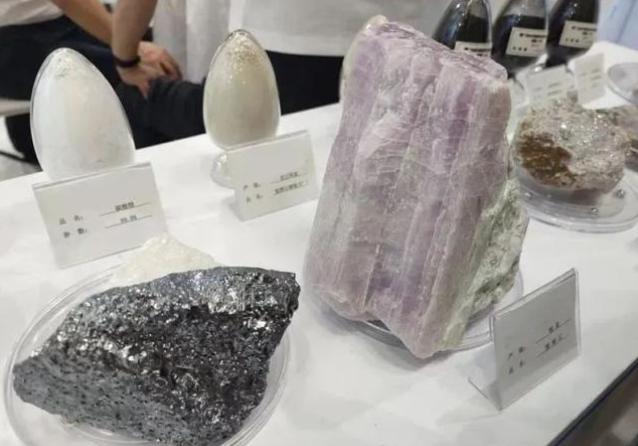 凌晨无眠！研究刚完，碳酸锂各公司报表都在大幅上涨，短期碳酸锂需求因储能而大增，但