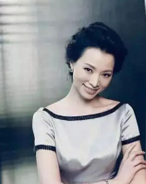 董卿
休闲照