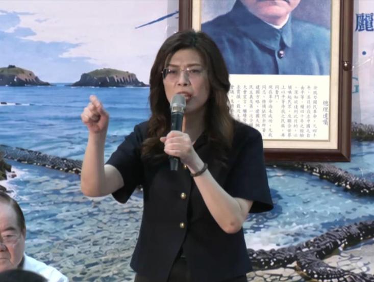 就在刚刚，

中国“国民党主席”郑丽文发表声明，

7月8日，郑丽文在中常会中，