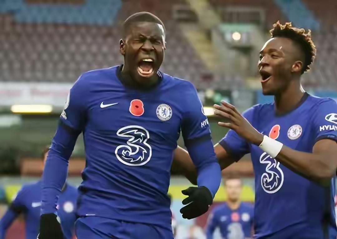 祖马加盟山东泰山队是把双刃剑。

祖马是什么级别的球员呢？法国国家队中后卫，跟随