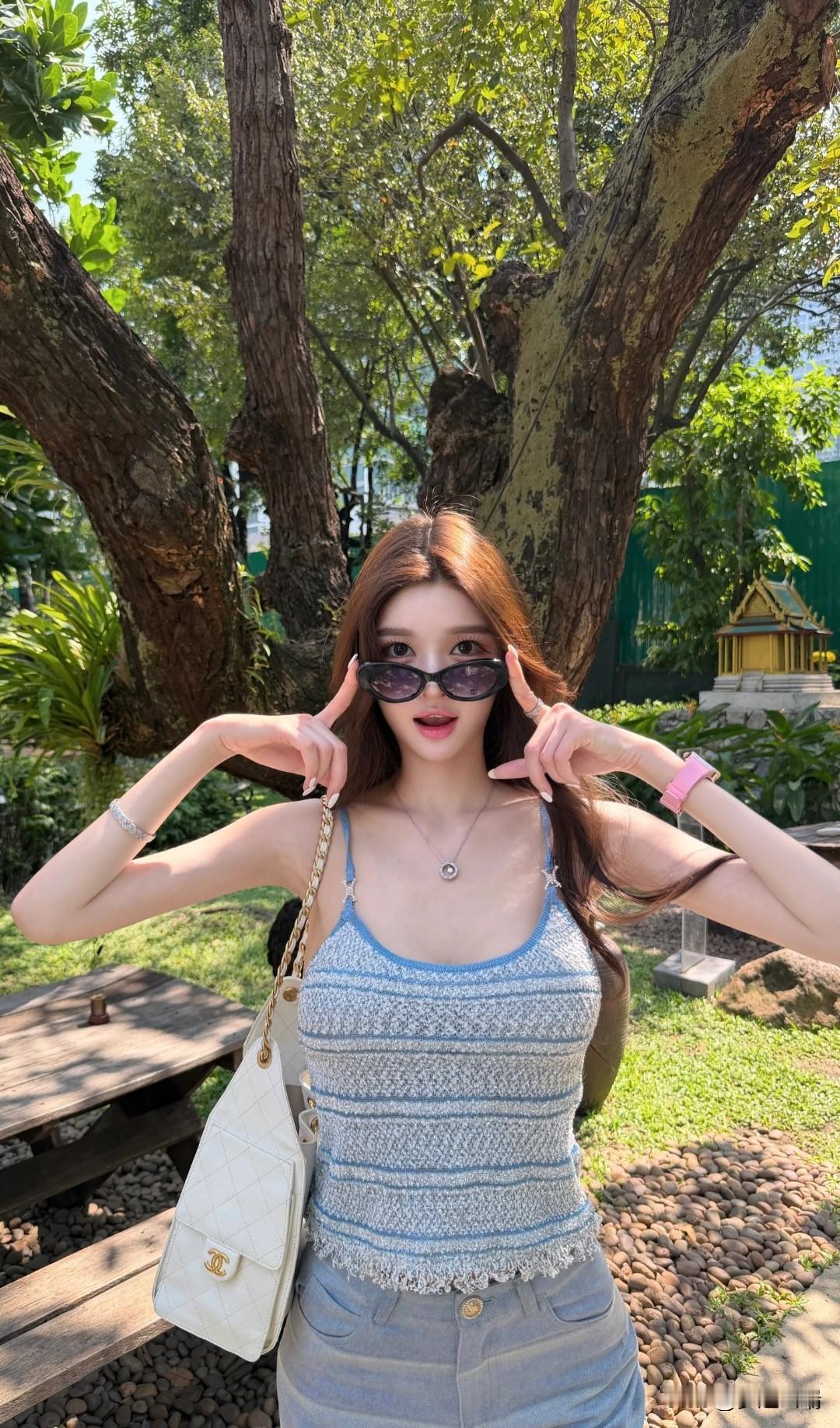 树荫下的小仙女🌳👗👒