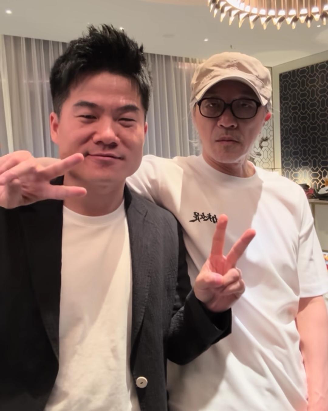 周星驰昨晚去董宇辉直播间，俩人全程没在一个频道上。

星爷去是为了卖票，《功夫女