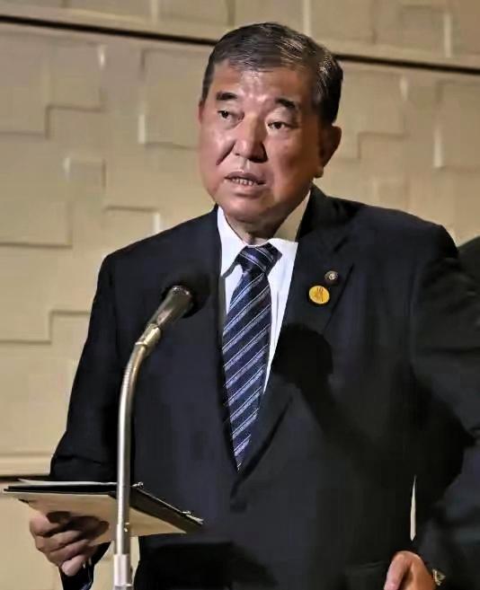 果不其然。
中方突然宣布了：对钓鱼岛及其附属岛屿的主权不容置疑，相关行动将依法开