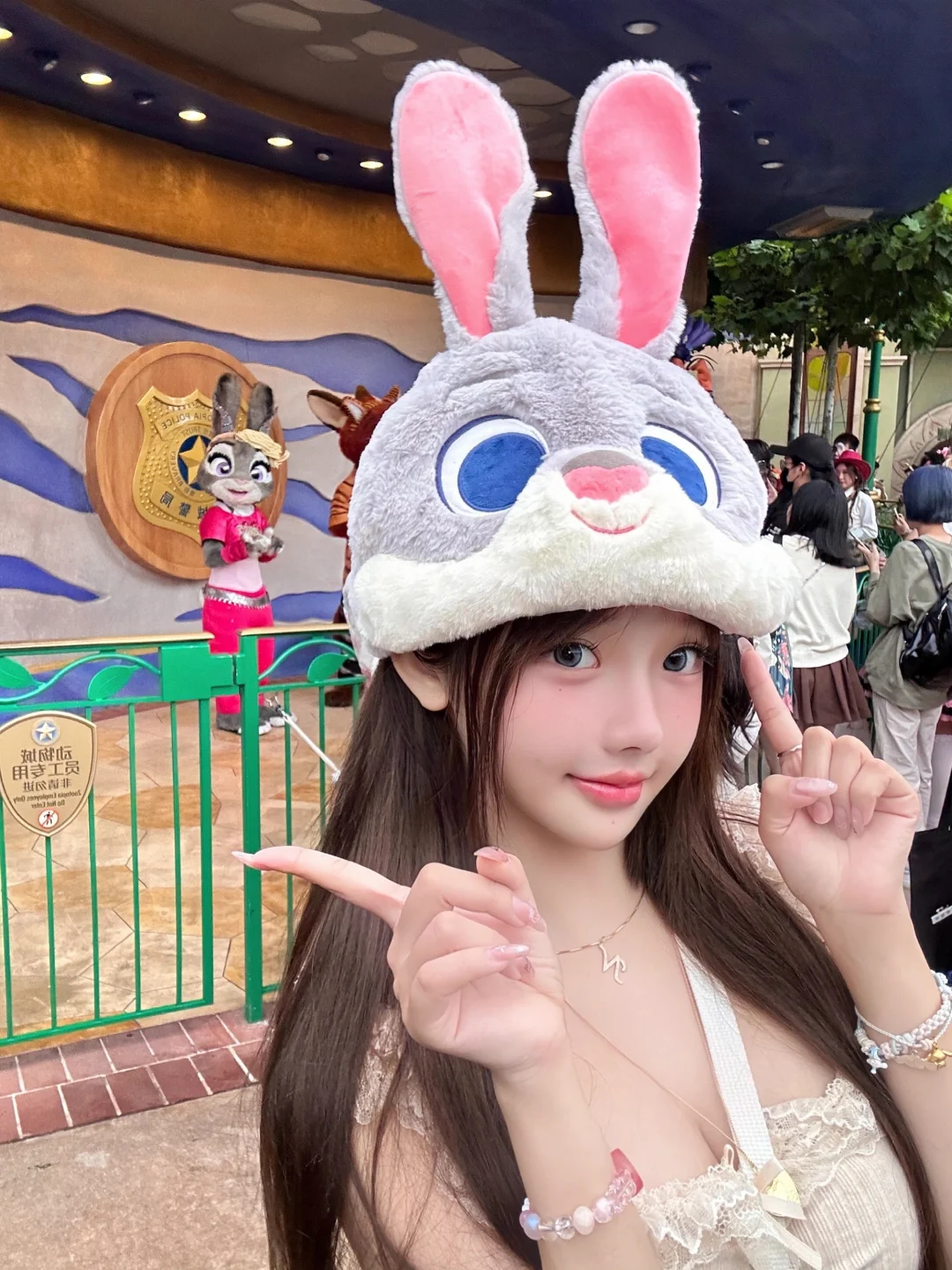 ᜊ(ˆ꜆ . ̫ . ). ̫ . ꜀ˆ) ᜊ