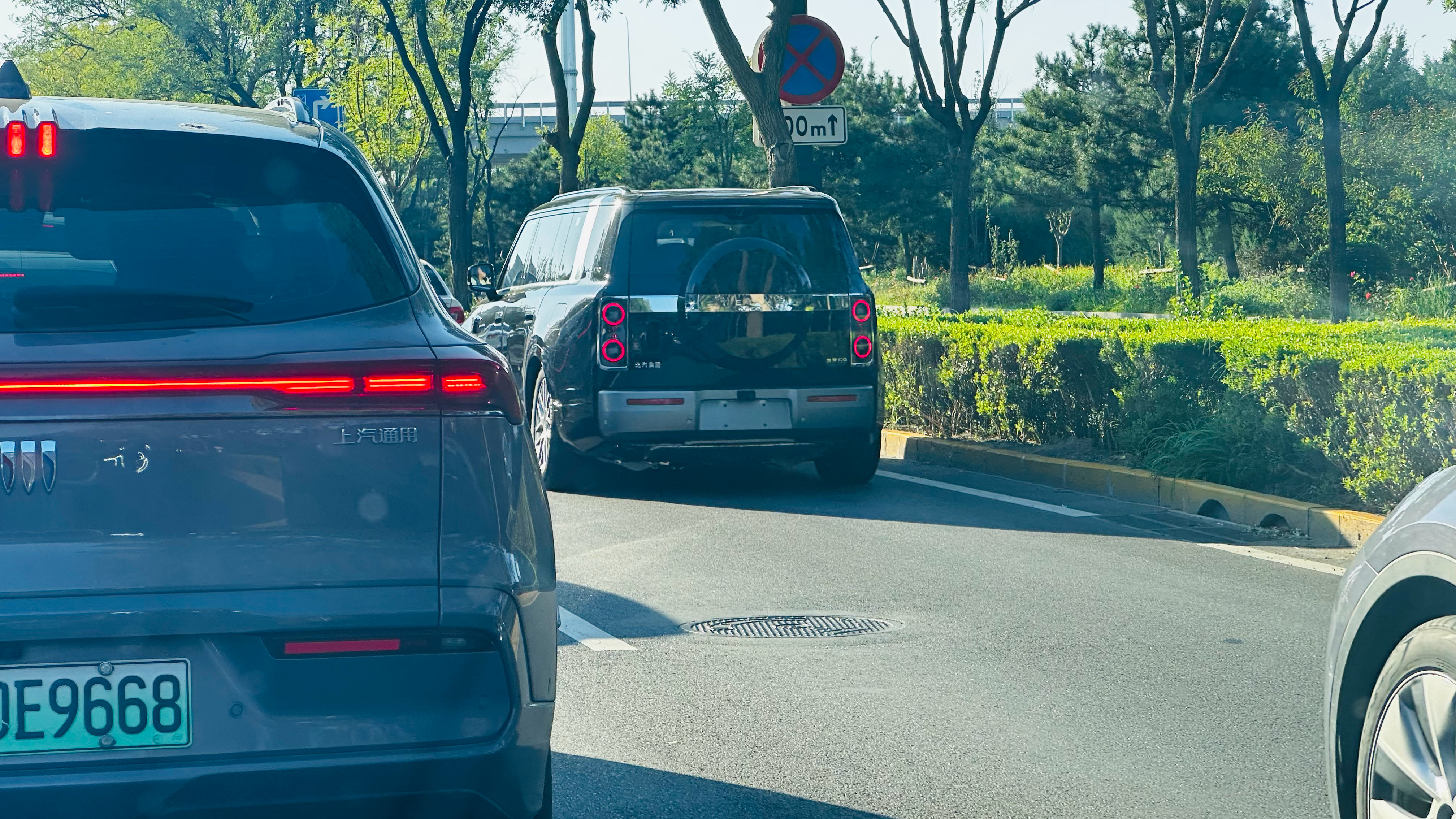 这是享界g9 吧？日常行驶悬挂高度放这么低？别不正经说车 ​​​