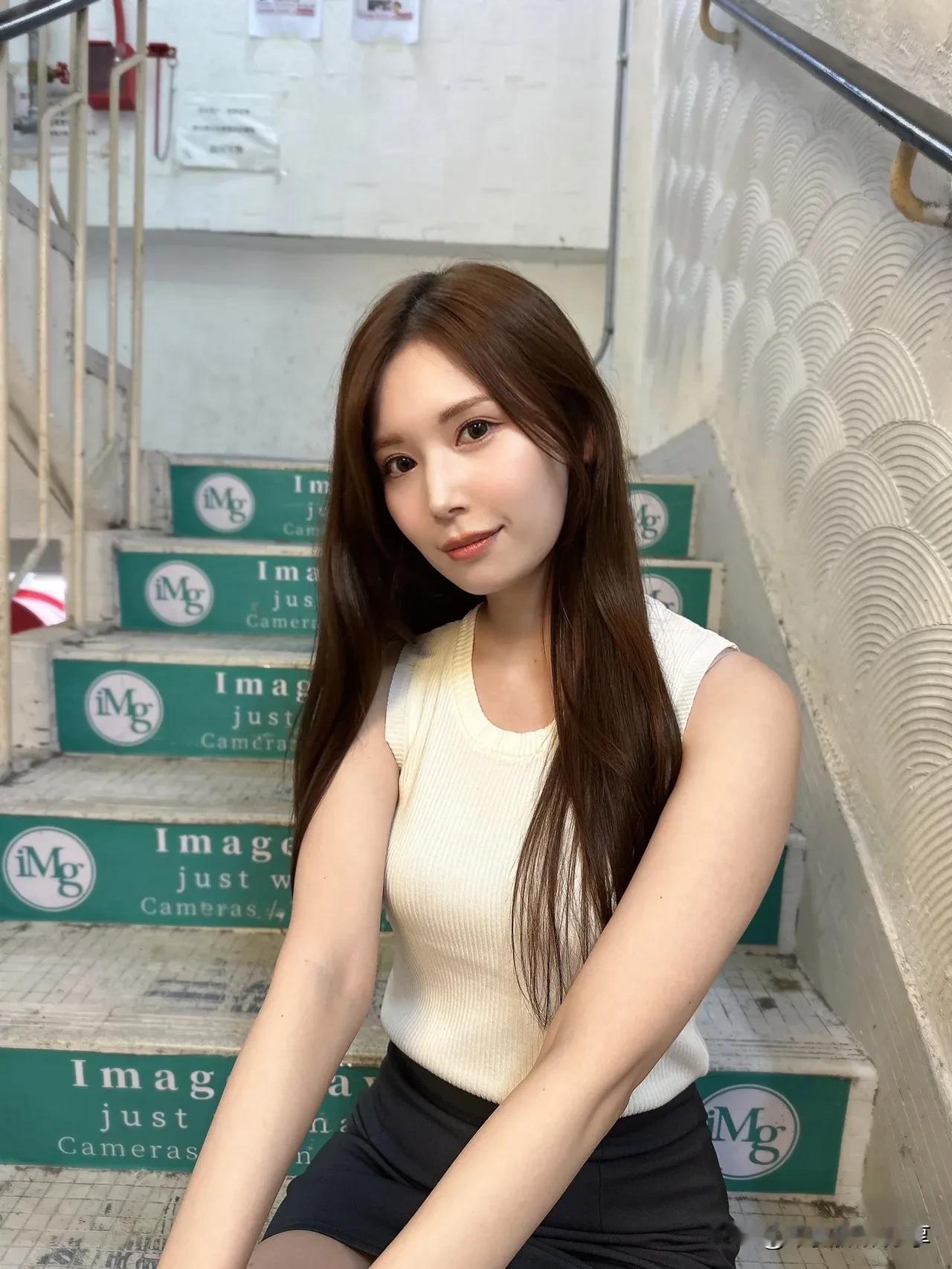 玉人倚栏，笑语如花。景人玉颜 玉人倚花图 玉人抚琴写真 灵韵玉人写真 玉舞人佩 