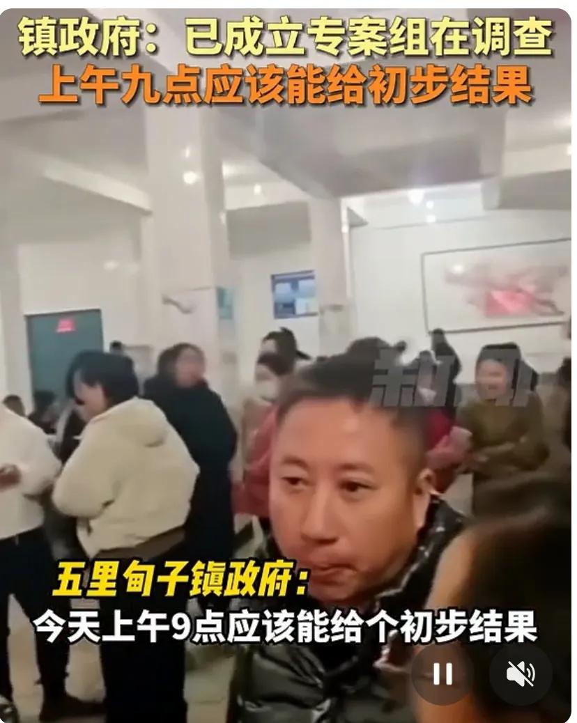 辽宁一学校因食堂给学生吃倒进狗食袋子的菜，引发了广泛的关注和讨论，涉及到学生的饮