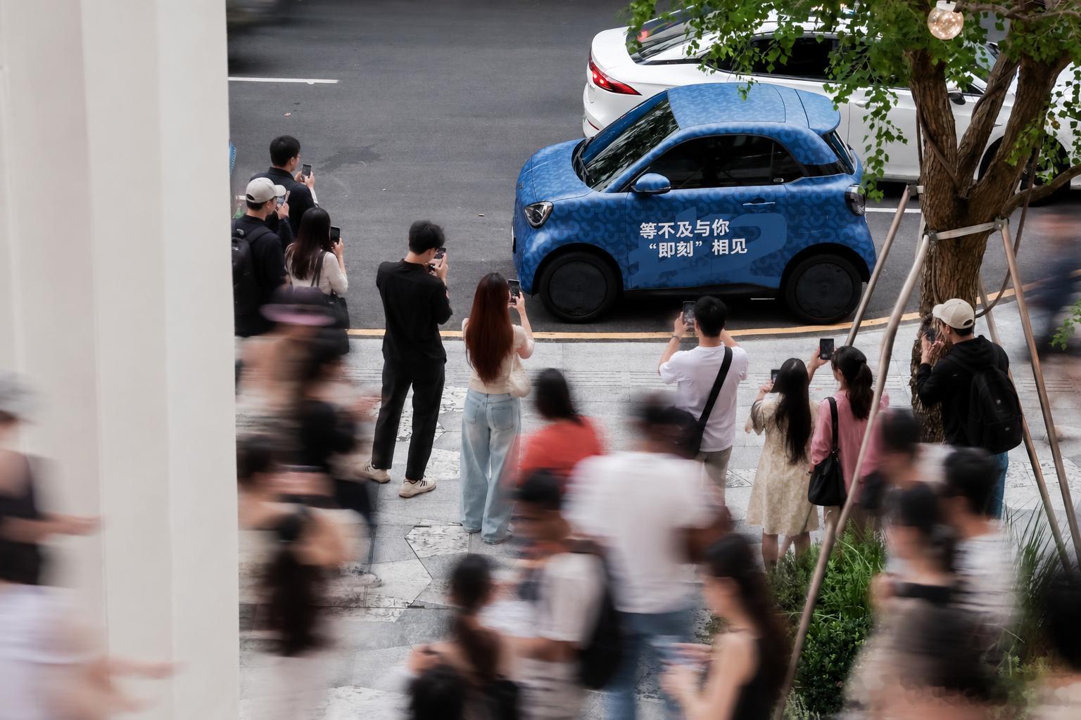 smart精灵2号伪装车近日出现在北京、深圳和上海街头。新车采用双门两座布局，基