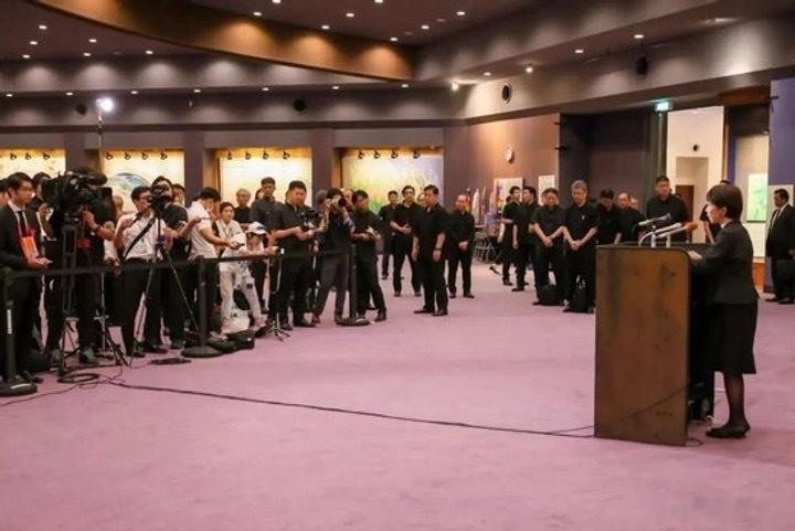 嘘声震琉球，首相掩耳不闻·默斋主人原创时事散文一这大概是高市早苗坐上首相这把椅子