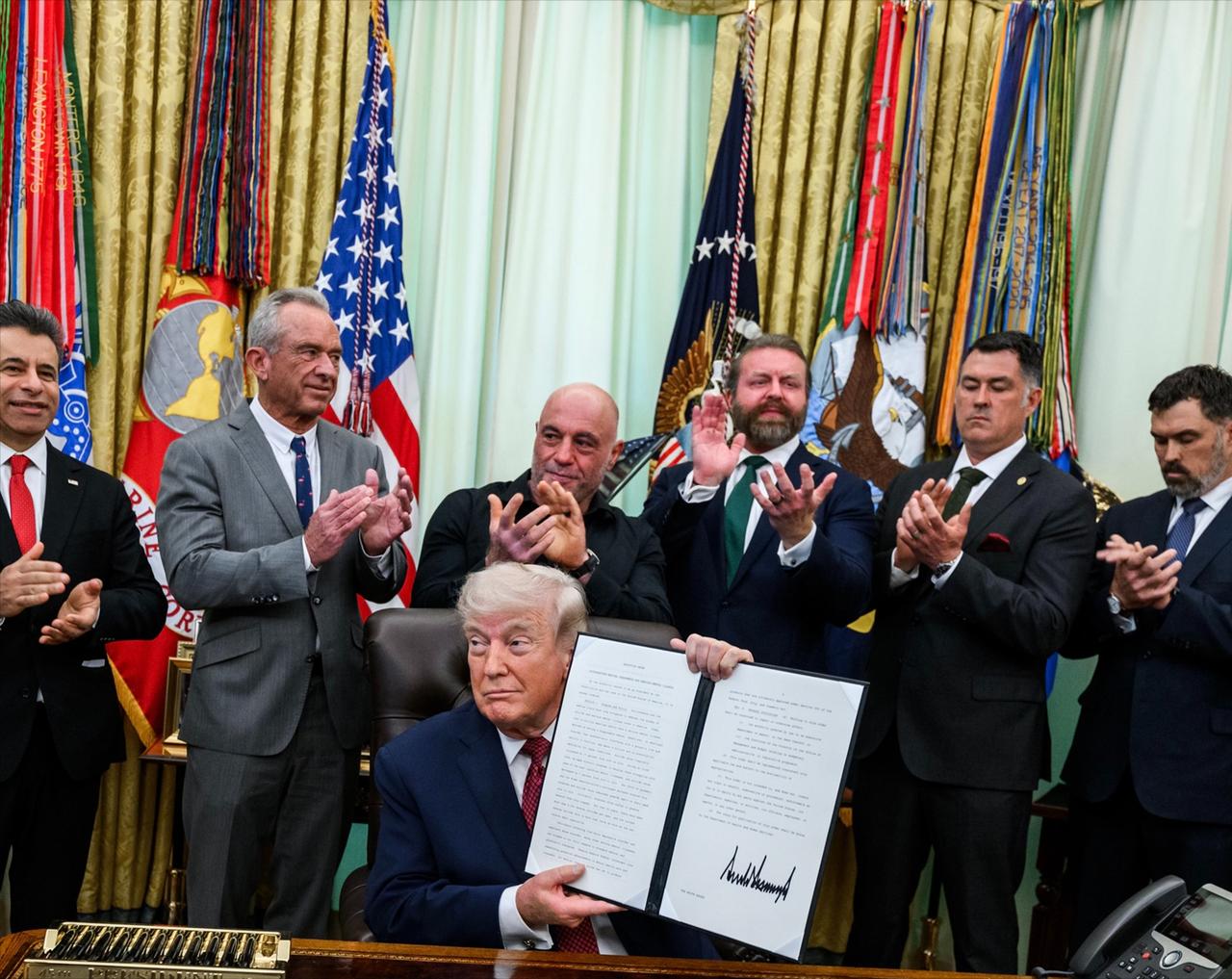 为确保5月访华行程顺利推进，美国在是否对伊朗派出地面部队的问题上，陷入两难，近期