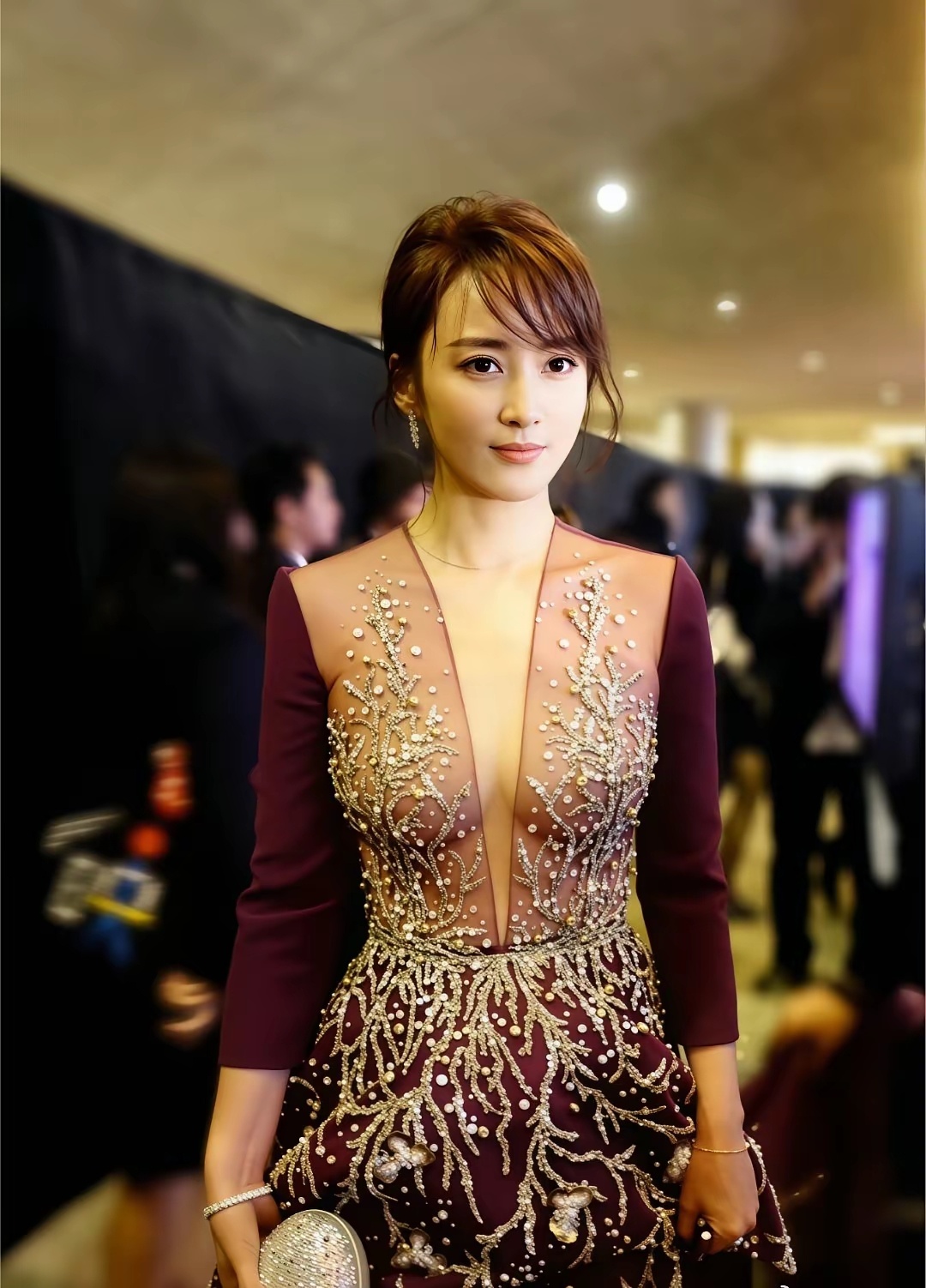 纯元在甄嬛之上啊，怪不得是白月光。 