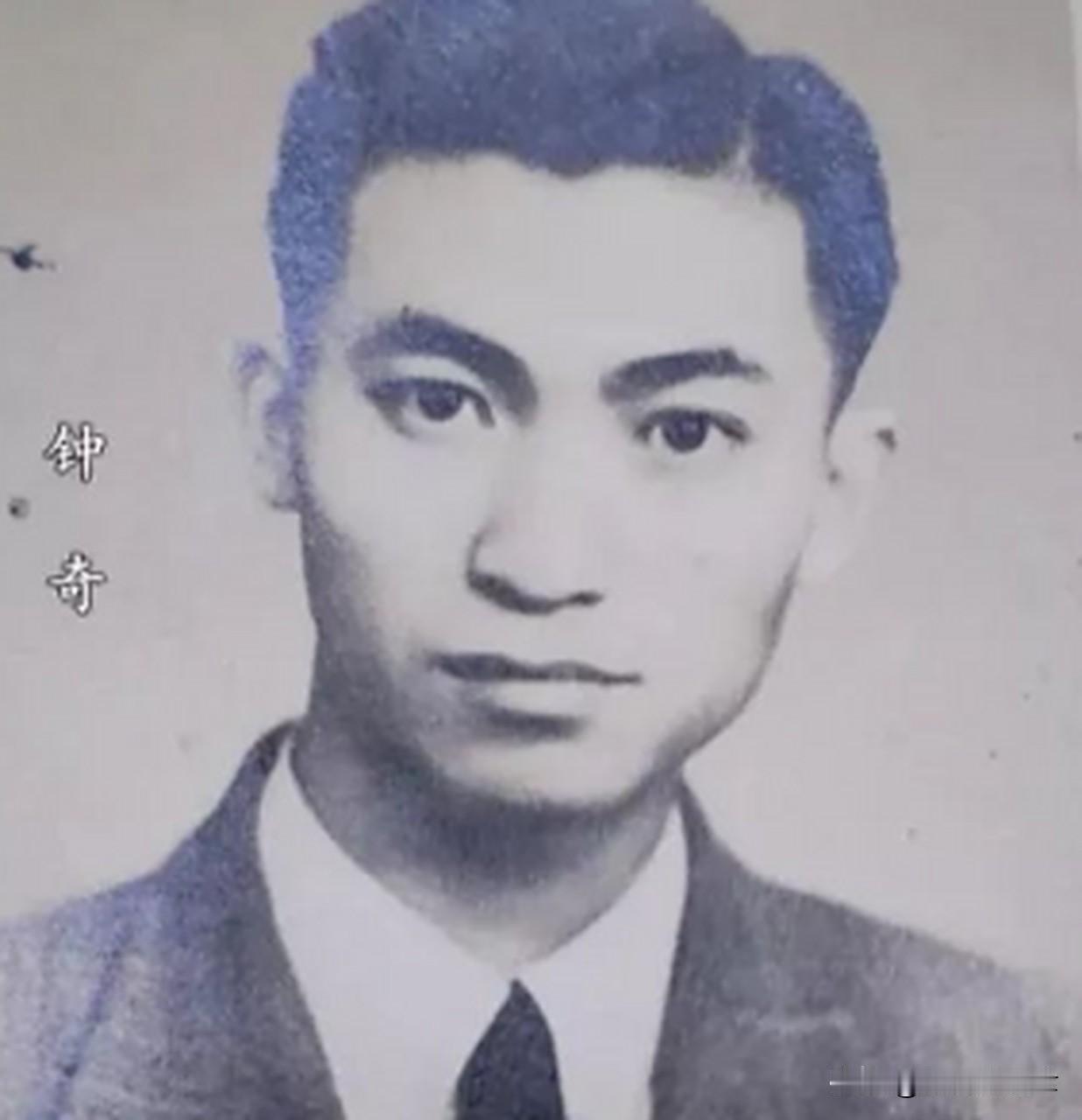 1949年重庆解放前夜：红色特工身中27枪牺牲，一个旧烟盒藏着他最后的牵挂
 