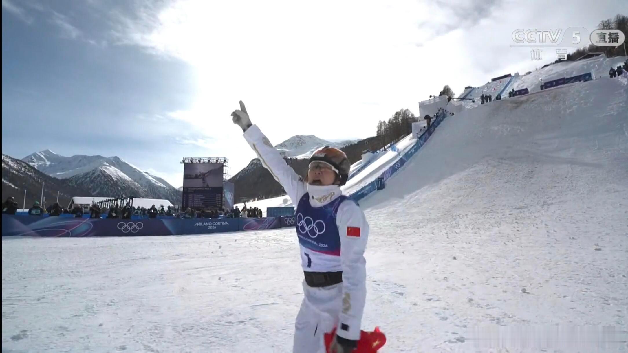 徐梦桃金牌徐梦桃成功卫冕冠军！中国一日两金！太牛了 