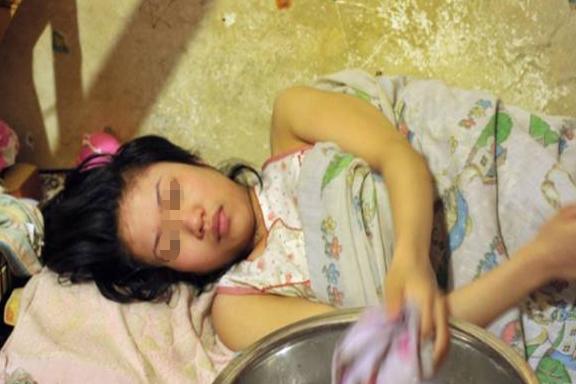 真的是禽兽不如!吉林一女子患精神病卧床10年，却突然生下一名婴儿，没人知道孩子父