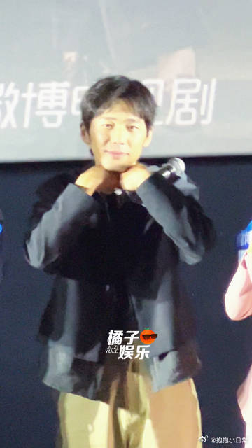 章若楠林允比心白宇比拳 当章若楠和林允比心时，白宇却给出了一拳，谁能想到“比心”