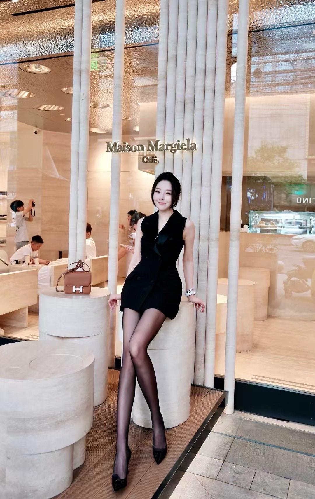 祝她铮铮 祝她昂扬 祝她不依附任何人活成最好的自己