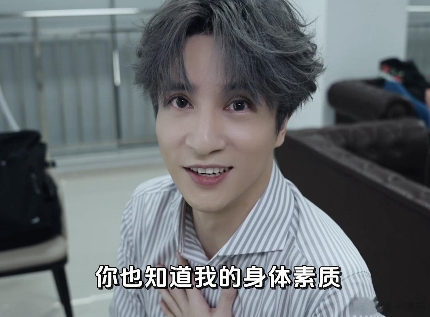 #火星情报局像是在戚薇演唱会官宣了# 这是没想到的！！戚薇今晚的演唱会居然燃起来