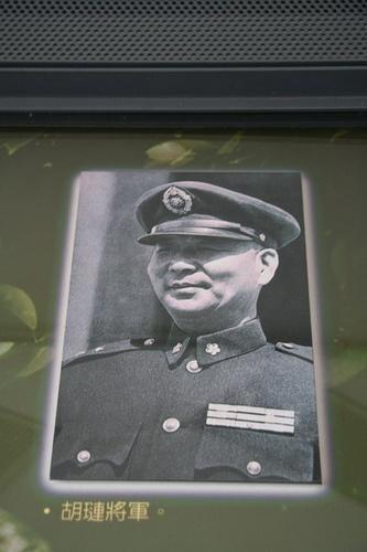 石牌保卫战中的英雄事迹。1943年5月，长江三峡的石牌要塞像一枚楔子...