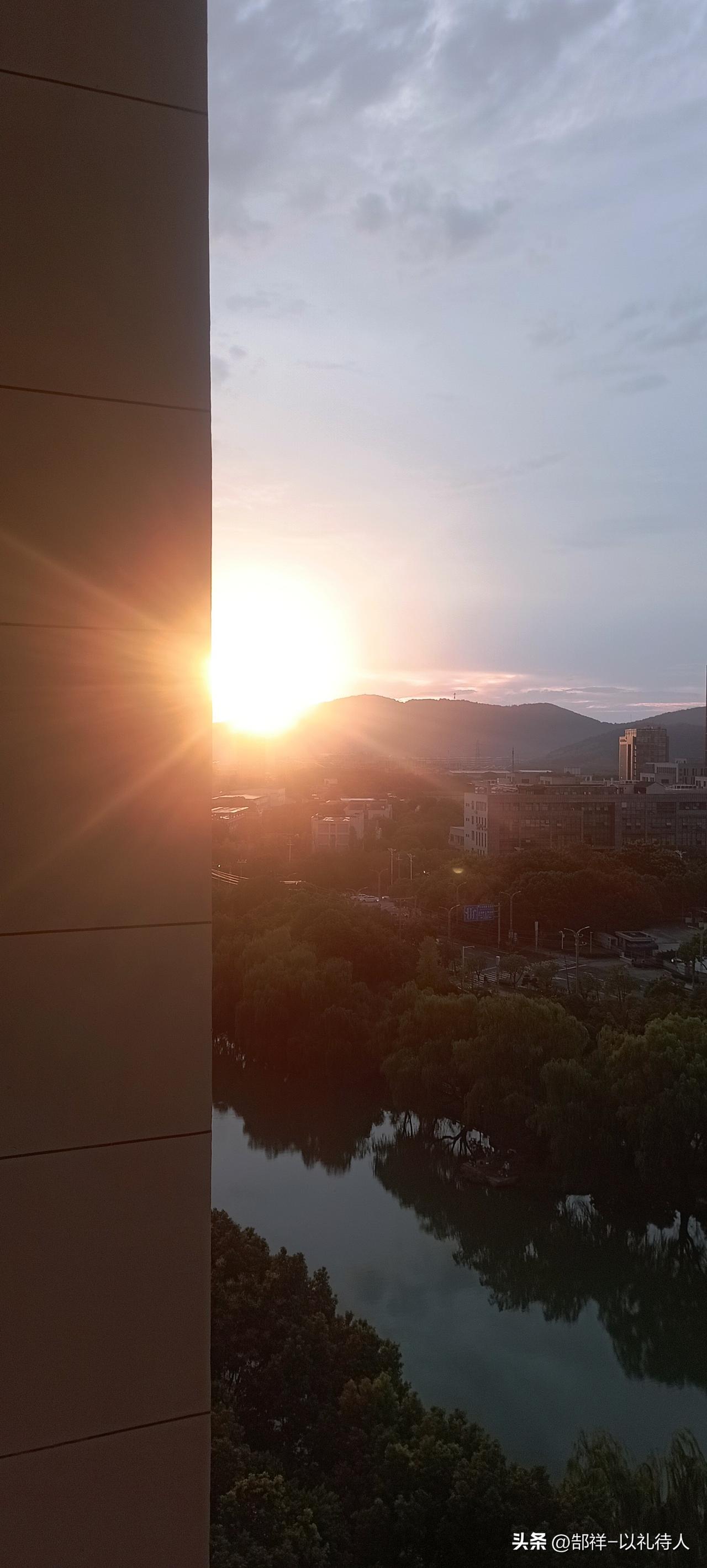 目前不仅仅城市新盖的楼盘入住率低，就连农村连年来陆续自建和翻新的别墅型房屋空置率