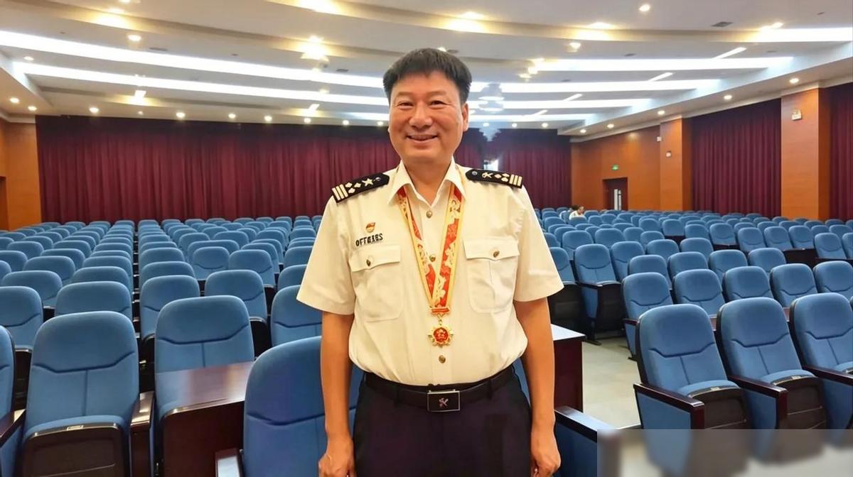 徐高虎，江苏南京溧水人，老山战役“爆破英雄”，这个身份最打动人的地方，不是那些被