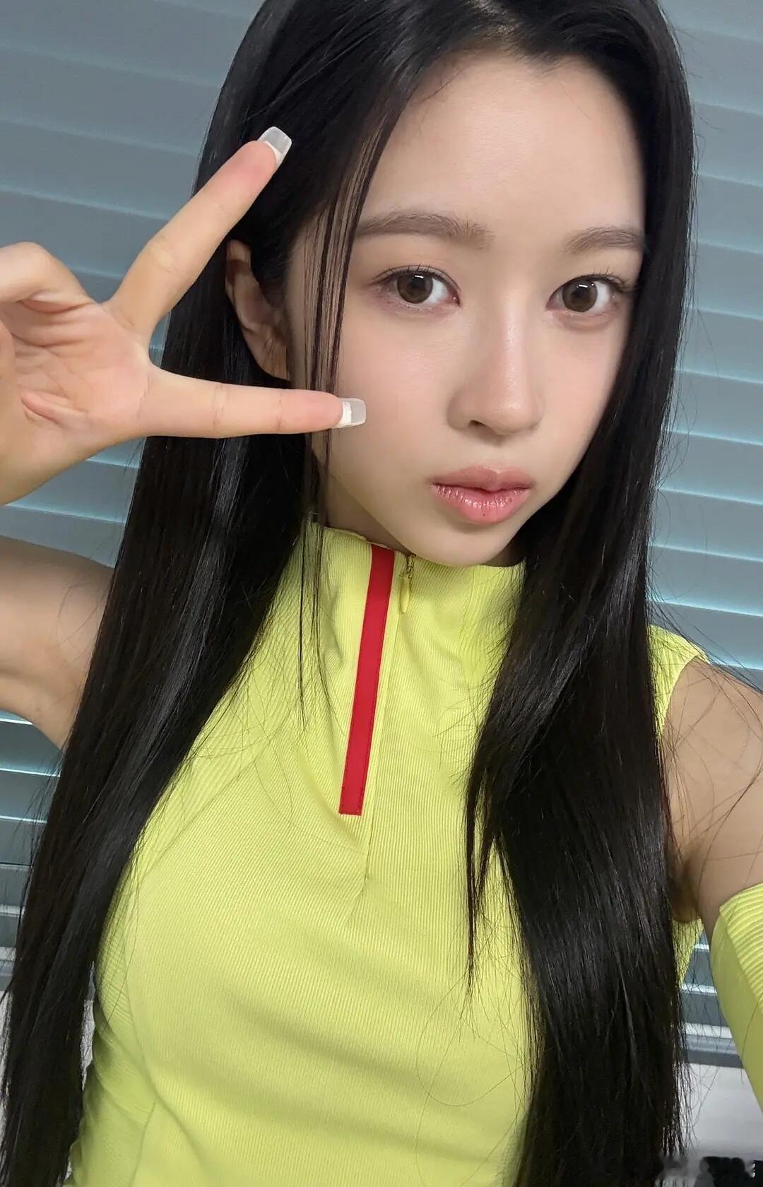 [DING]A2OLITE泡泡营业图简简单单的自拍，流露着少女独有的灵动，元气感