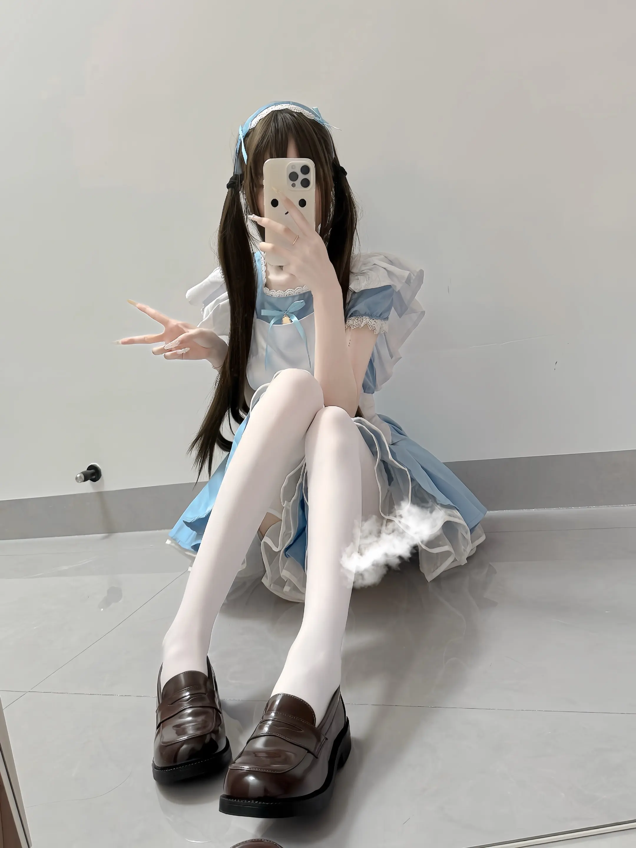 我总担心你会不会太孤单 实则你的餐桌和枕边时常都没有空位