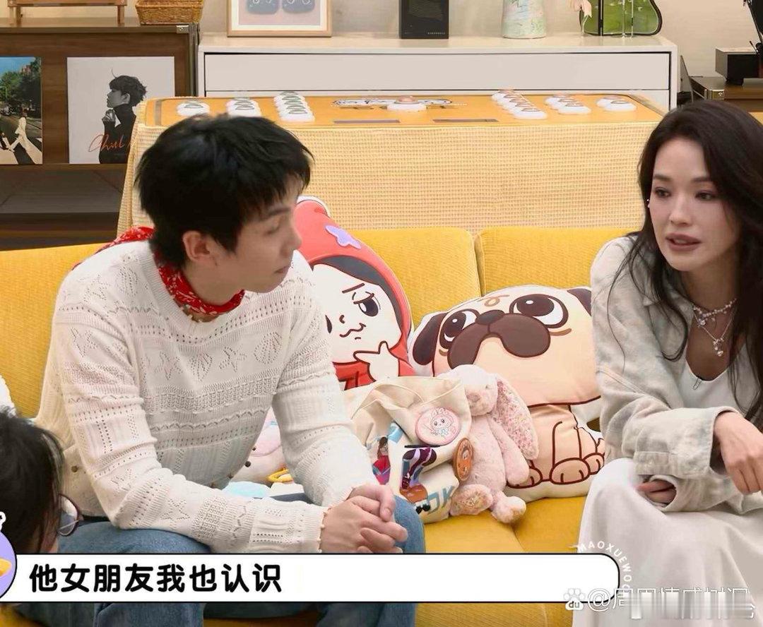 李雪琴问舒淇：“你和冯德伦做了那么久的朋友，怎么变成恋人的？”舒淇：“他一开始就