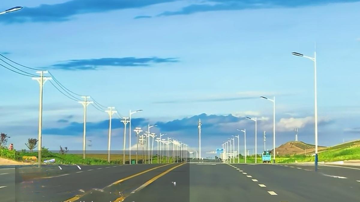 兰州新区和兰州市区最大的区别是什么？是路。市区道路拥挤，高峰期堵车是常态。很多马