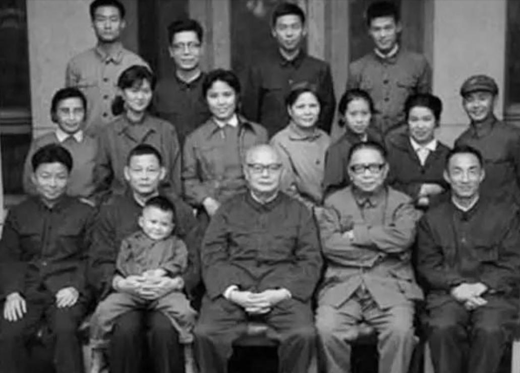 1975年，叶剑英的儿子叶选宁为劳改中的母亲求情，毛主席在得知情况后迅速给予批准