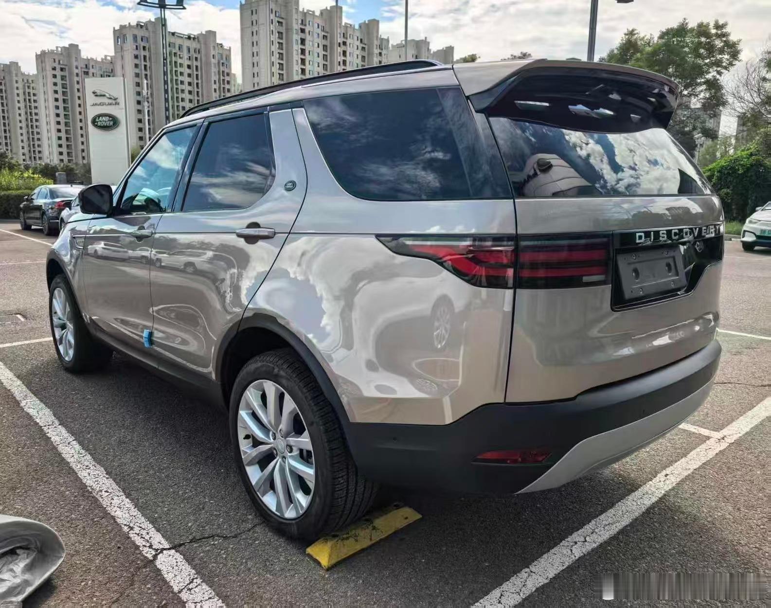 偷偷的卖了一台包牌包税的发现5 3.0T价格卖的不算太便宜 一手公司户 47万 