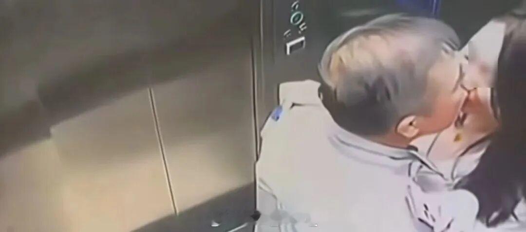 董事长的一个吻，公司市值大蒸发。 
