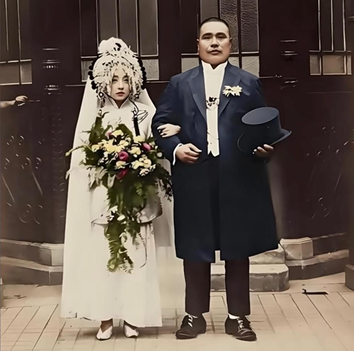 老照片：晚清名妓赛金花与魏斯炅的结婚照，拍摄于1918年，地点为上海。

塞金花