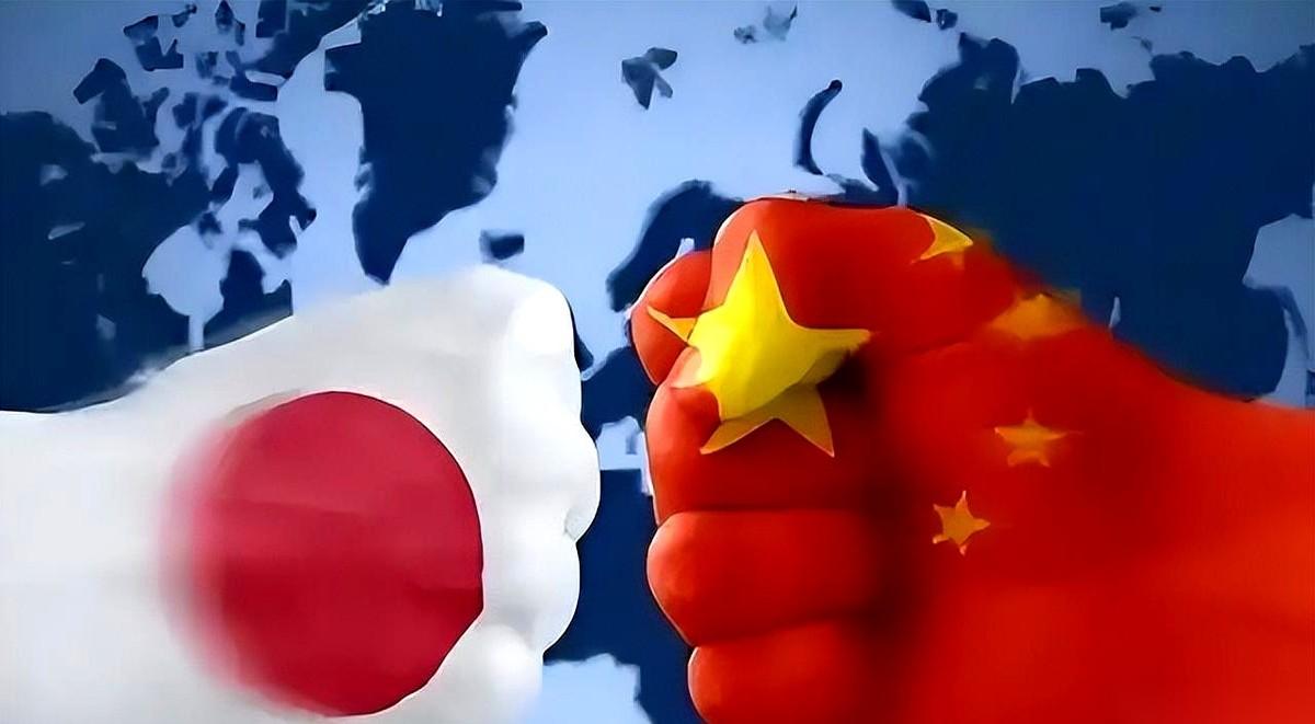 日本正把部队、导弹雷达和分散修建的弹药库，一步步往前推到冲绳及西南诸岛。
他们连
