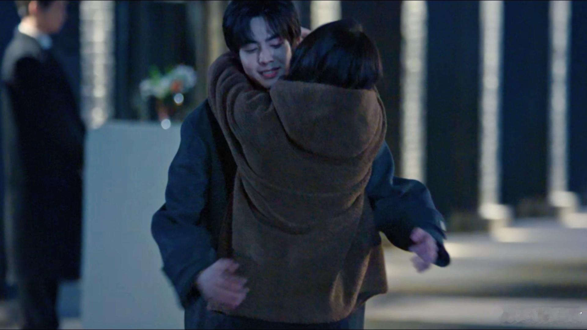 宋威龙林屿森顾漫最后一个男主 顾漫宇宙收官男主来啦！宋威龙饰演的林屿森，带着独有