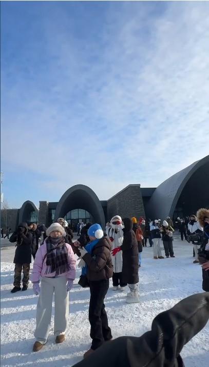 这是哈尔滨的标志性景点，也是黑龙江的一张旅游名片。每年很多游客就是冲着冰雪大世界