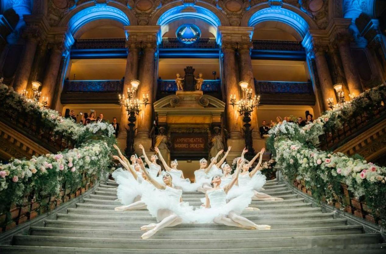 腾势成首个登陆巴黎歌剧院办发布会的中国品牌！和大家分享一个值得关注的消息，欧洲时