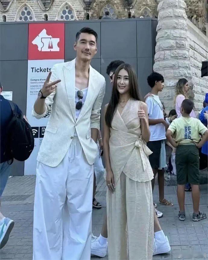 在外国的胡兵，怎么瘦成这样了 