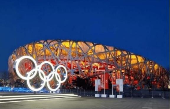 国际奥委会急了，多次想让中国申办奥运会，可中国完全不搭理，主要原因还是西方国家太