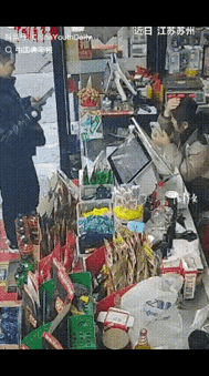 这哪是“命”啊！这是藏在普通人里的光，刚好在最需要的时候亮了！

我之前总听人说