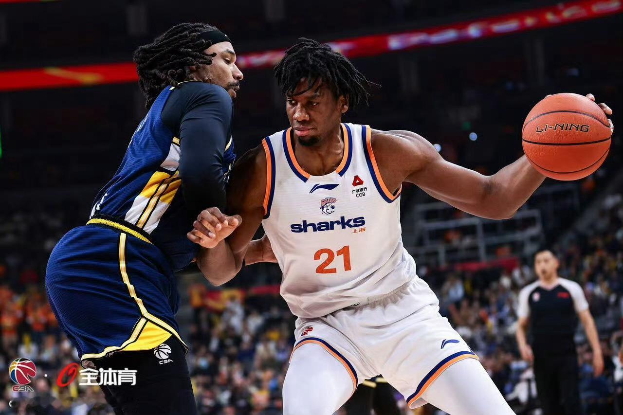 打崩对面内线，怀特塞德本赛季几次大两双：vs广东：28分13篮板3盖帽vs深圳：