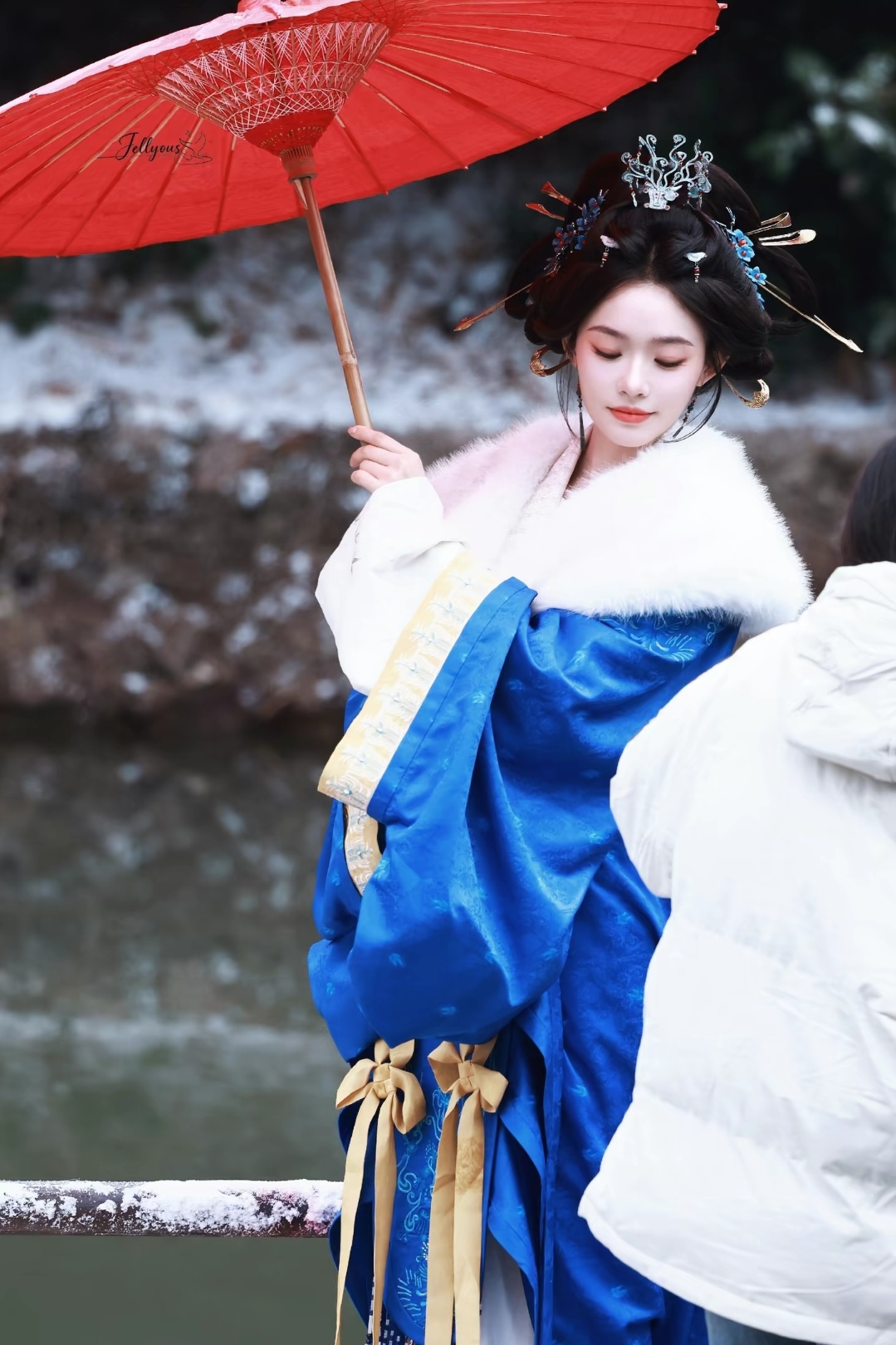 林允归鸾这套蓝色造型真的美哭我了 