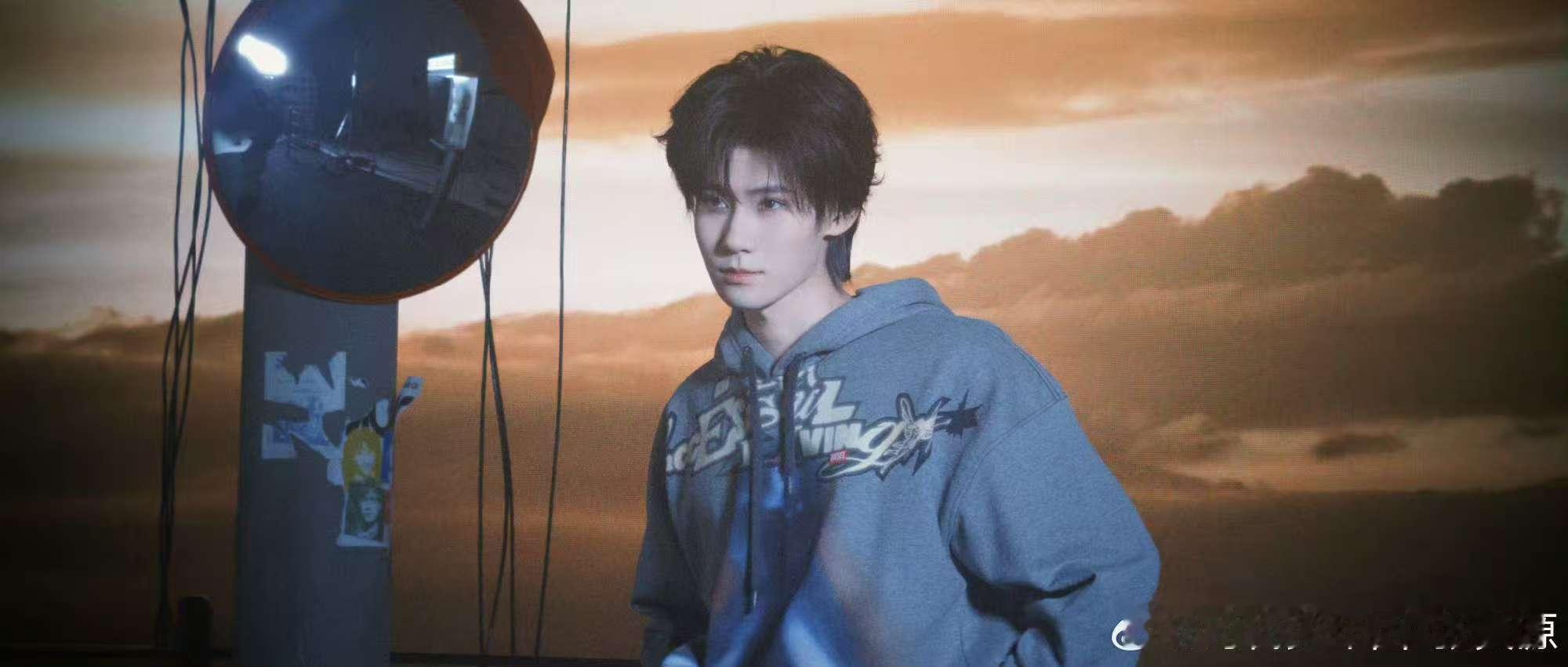 张真源连续12天发博张真源绿耳返 张真源连续12天发博营业，这个节奏请继续保持！