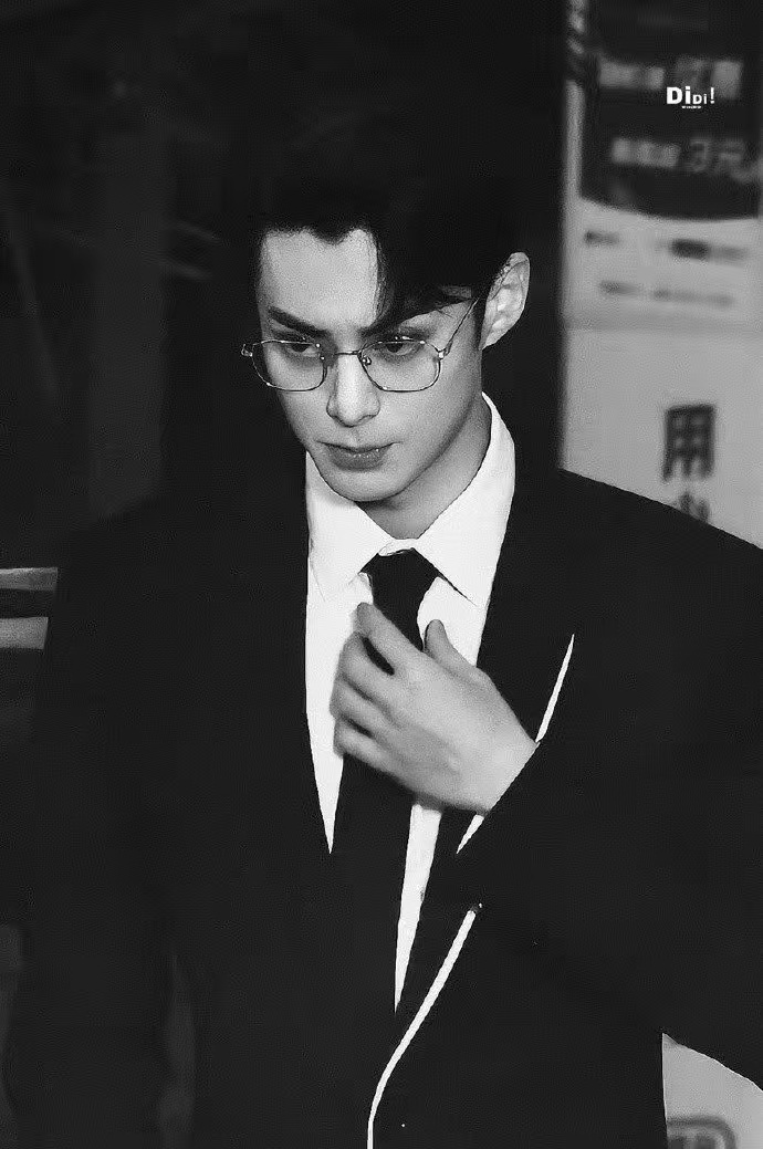 以爱为营开播2周年王鹤棣白鹿以爱为营开播两周年 王鹤棣 白鹿以爱为营开播2周年，