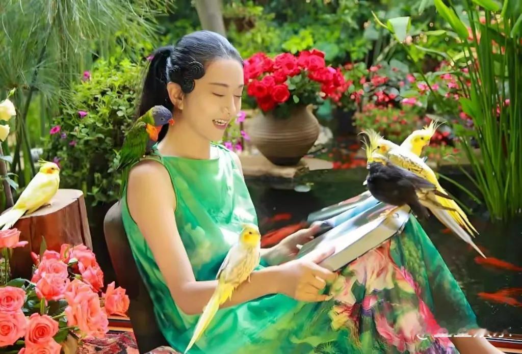 近日，关于67岁杨丽萍和75岁富商前夫复合的传闻甚嚣尘上。但仔细想来，这大概率只