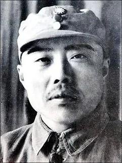 1941年，项英在逃亡时，遇到了副官刘厚总，见他落单，项英就带他一起走，谁知，刘