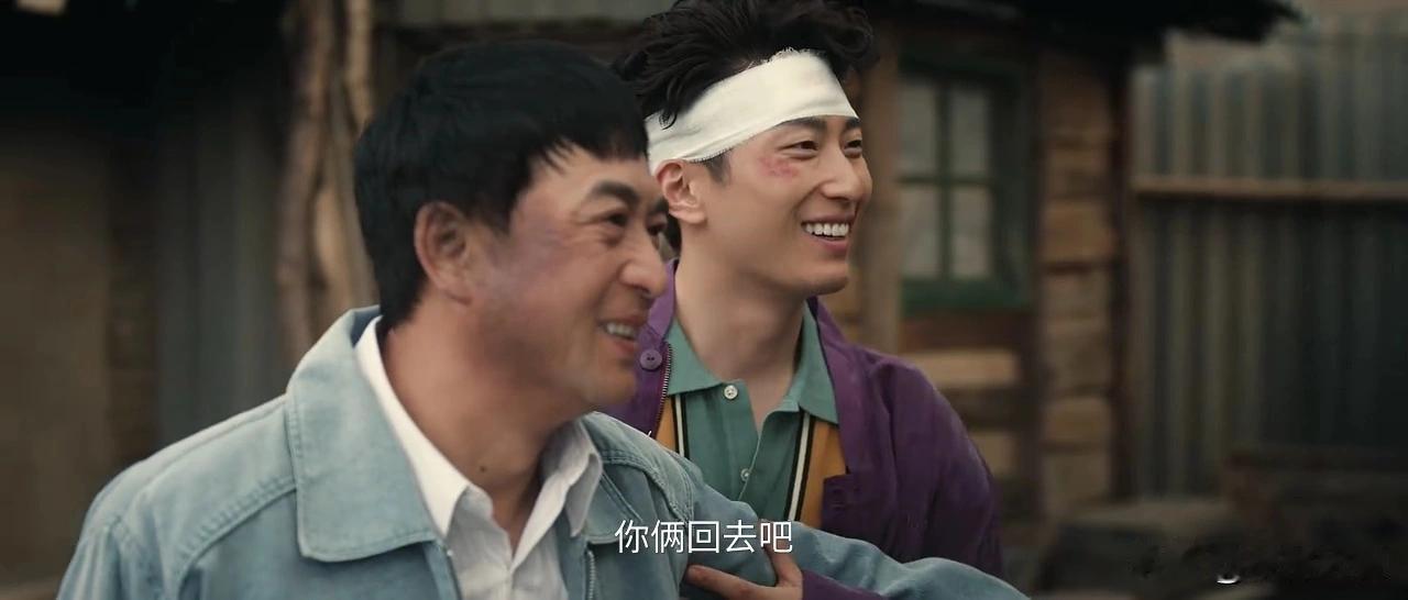 看到刘红兵被打，胡三元感受到这个追求自己外甥女的男人的爱。
不过，他不想再让这个