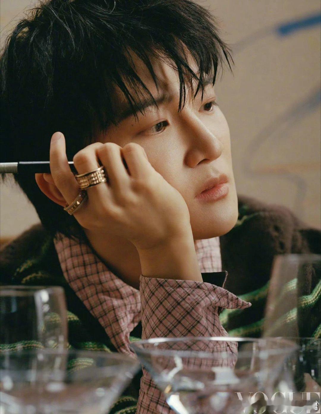 周深在我脑海里盖超市 听周深这首歌最大的感受就是，他把我脑海里那个空荡荡的地方装